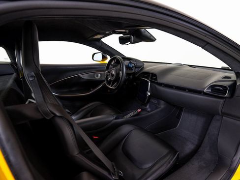 Used 2023 McLaren Artura RWD image 19