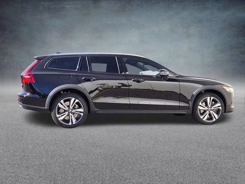 New 2026 Volvo V60 B5 Cross Country Plus w/ Protection Package Premier AWD/4WD image 8