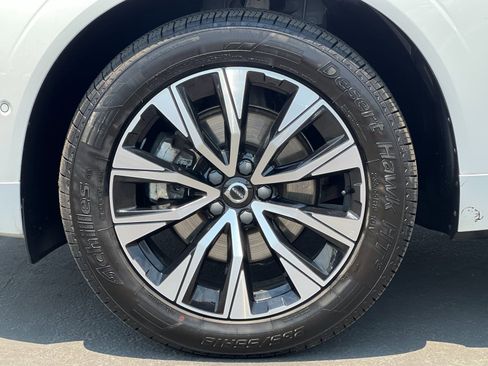 Used 2023 Volvo XC60 B5 Plus image 25