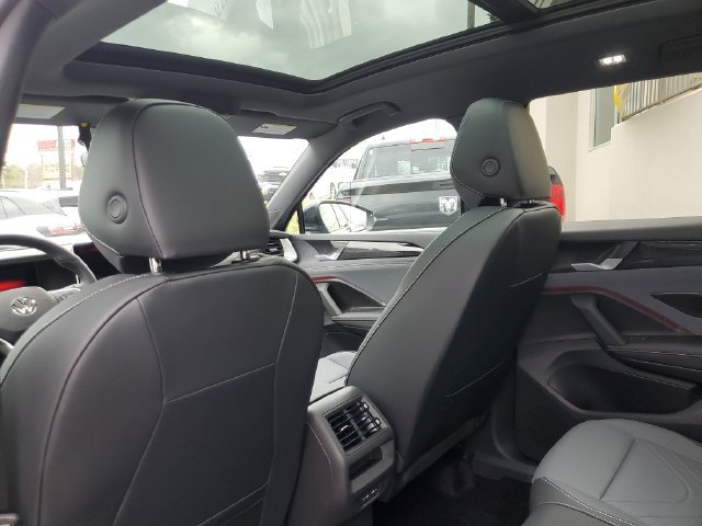 New 2026 Volkswagen Tiguan SE R-Line FWD image 9
