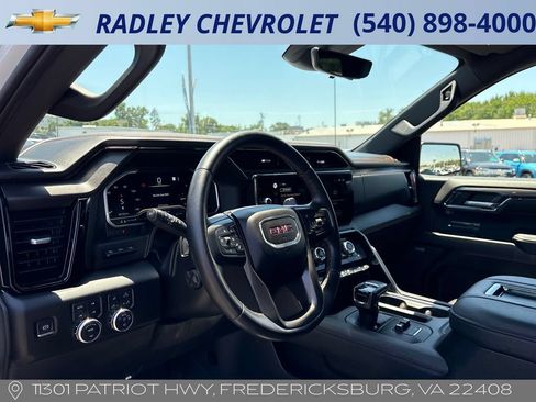 Used 2022 GMC Sierra 1500 AT4 w/ AT4 Premium Package AWD/4WD image 4