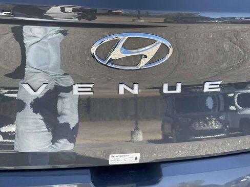 Used 2025 Hyundai Venue Limited image 8