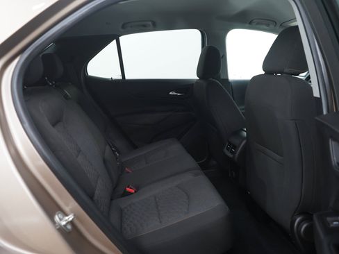 Used 2018 Chevrolet Equinox LT FWD image 12