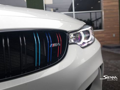 Used 2017 BMW M4 Convertible image 11