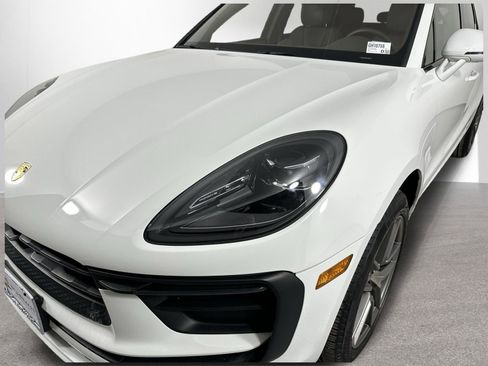 Used 2023 Porsche Macan AWD/4WD image 28