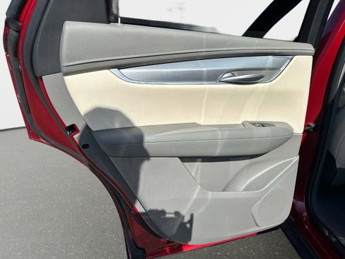 Used 2021 Cadillac XT5 Premium Luxury image 13