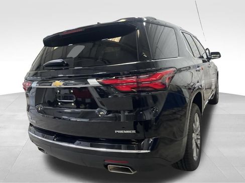 Used 2023 Chevrolet Traverse Premier FWD image 5