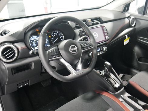 New 2025 Nissan Versa SR w/ Trunk Package image 9