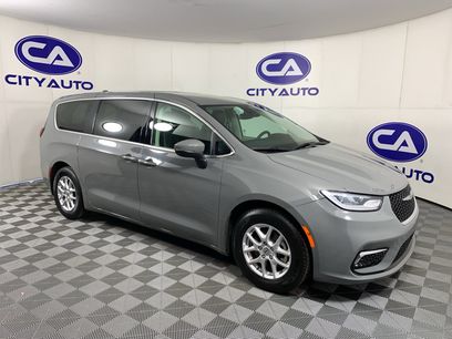 Used 2023 Chrysler Pacifica Touring-L