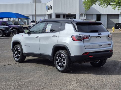 Used 2025 Jeep Compass Trailhawk AWD/4WD image 5