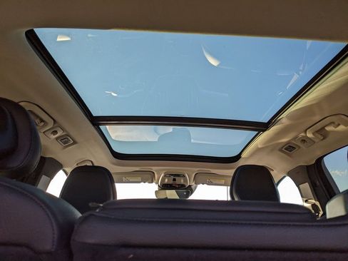 Used 2019 Volvo XC60 T5 Momentum w/ Premium Package image 13