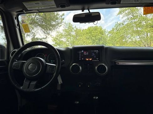 Used 2018 Jeep Wrangler Unlimited Sahara AWD/4WD image 19
