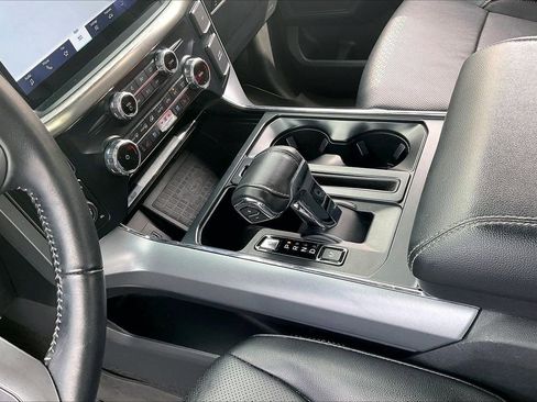 Used 2022 Ford F150 Lariat w/ Trailer Tow Package image 32