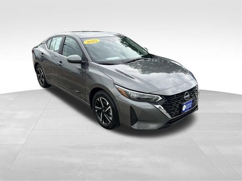 Used 2025 Nissan Sentra SV FWD image 9