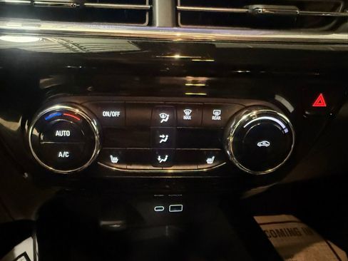 Used 2024 Chevrolet Trax RS w/ Sunroof Package image 35