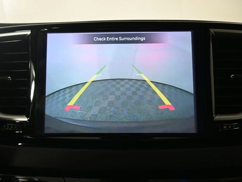 Used 2023 Chrysler Pacifica Touring-L FWD image 31