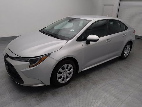 Used 2022 Toyota Corolla LE image 2