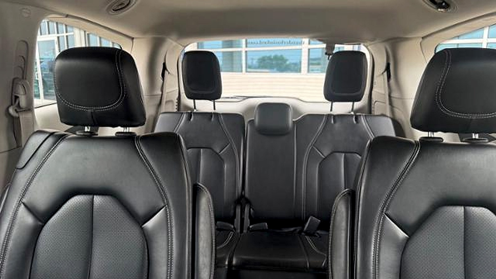 Used 2024 Chrysler Pacifica Touring-L FWD image 26