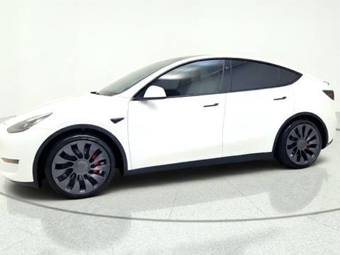 Used 2024 Tesla Model Y Performance AWD/4WD image 4
