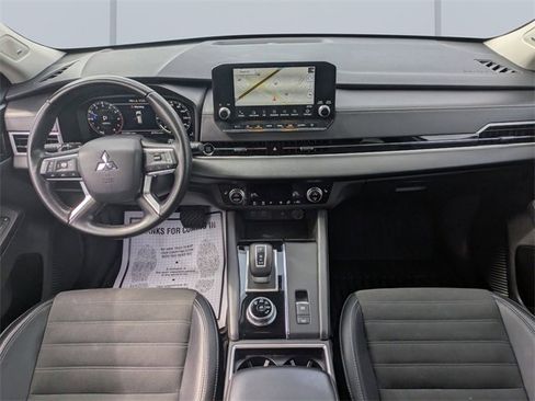 Used 2024 Mitsubishi Outlander SE image 16