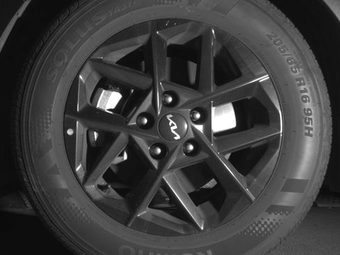 Used 2025 Kia K5 LXS image 12