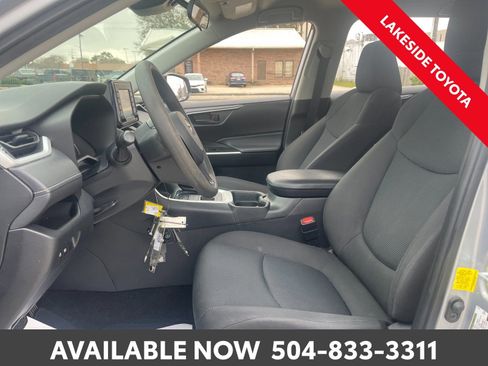 Used 2021 Toyota RAV4 LE image 28