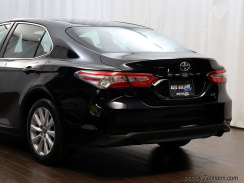 Used 2018 Toyota Camry LE FWD image 8
