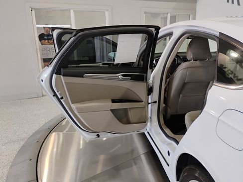 Used 2019 Ford Fusion SE FWD image 42