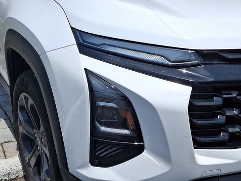 Used 2026 Chevrolet Equinox LT w/ Convenience Package II FWD image 7