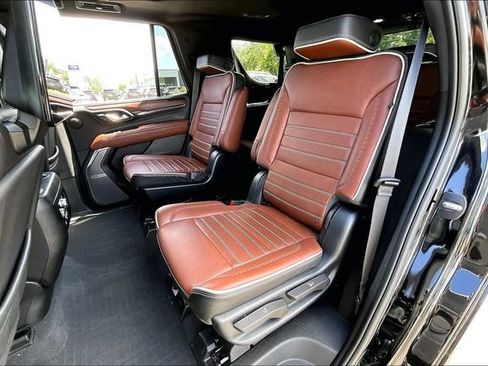 Used 2023 GMC Yukon Denali Ultimate w/ LPO, Floor Liner Package AWD/4WD image 19