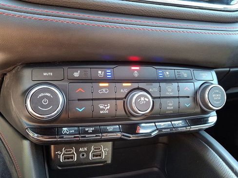 Used 2024 Dodge Durango GT AWD/4WD image 18