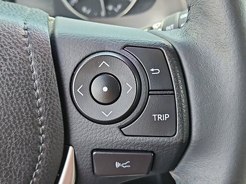Used 2017 Toyota RAV4 Limited FWD image 18