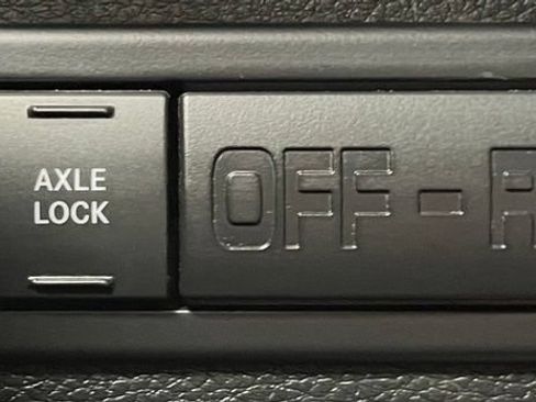 Used 2017 Jeep Wrangler Unlimited Rubicon w/ Connectivity Group AWD/4WD image 29
