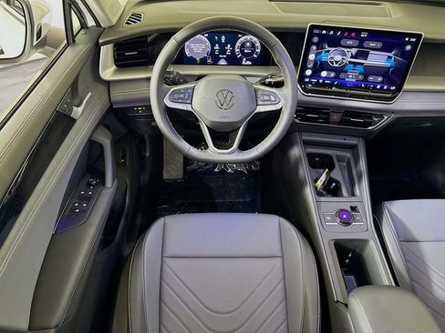 New 2026 Volkswagen Tiguan SE FWD image 14