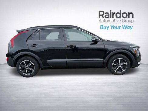 Used 2023 Kia Niro EX image 18