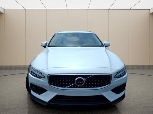 New 2026 Volvo V60 B5 Cross Country Plus w/ Climate Package AWD/4WD image 4