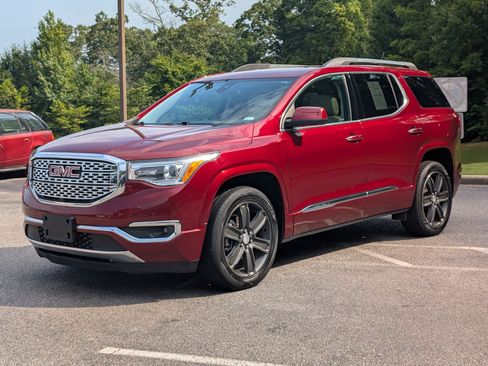 Used 2017 GMC Acadia Denali w/ Technology Package FWD image 5