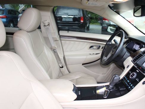 Used 2013 Ford Taurus Limited FWD image 11