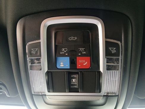 Used 2025 RAM 2500 Laramie AWD/4WD image 7