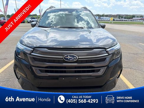 Used 2025 Subaru Forester Premium AWD/4WD image 4