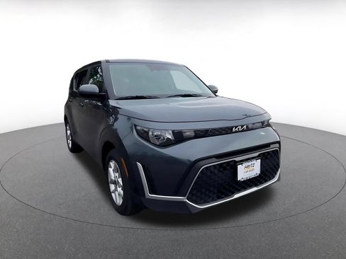 Used 2025 Kia Soul LX w/ LX Technology Package FWD image 3