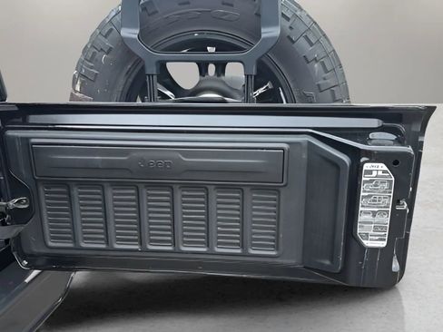 Used 2018 Jeep Wrangler Unlimited Rubicon image 28