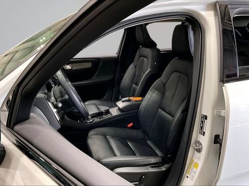 Certified 2023 Volvo XC40 B5 Plus w/ Protection Package Premier AWD/4WD image 28