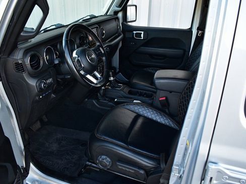 Used 2022 Jeep Wrangler Unlimited Sahara image 16