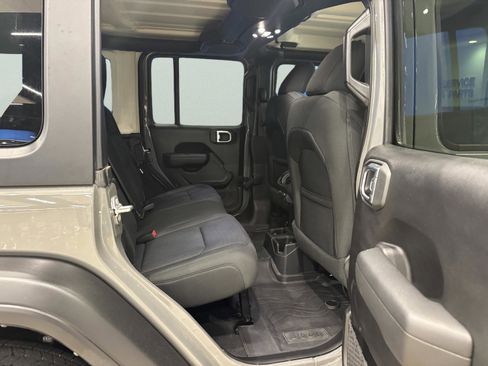 Used 2022 Jeep Wrangler Unlimited Sport image 15