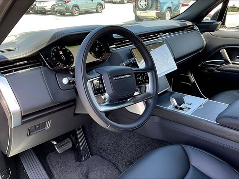 New 2025 Land Rover Range Rover SE image 5
