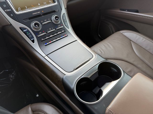 Used 2016 Lincoln MKX Reserve w/ Climate Package FWD image 25