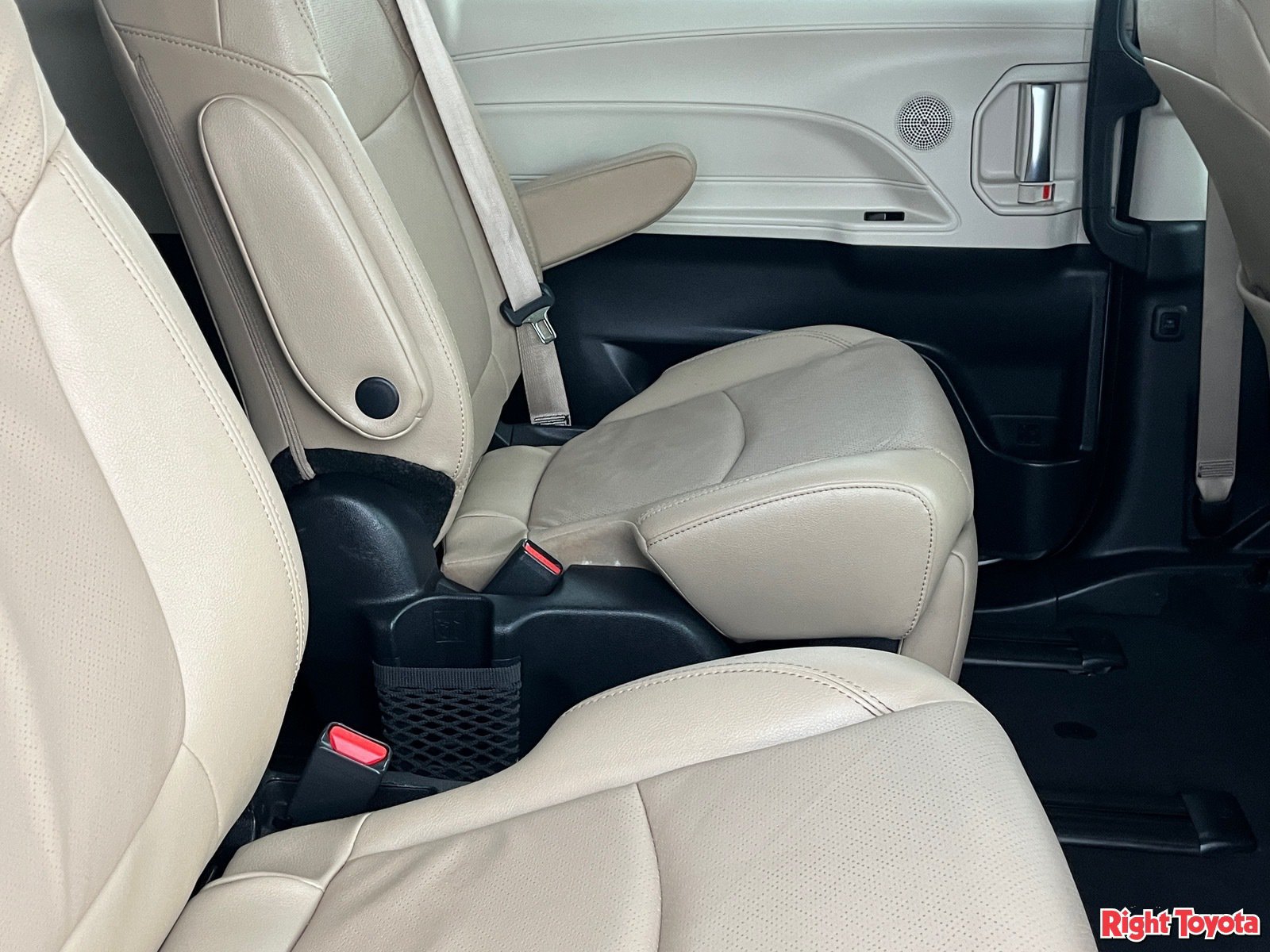Certified 2023 Toyota Sienna Limited FWD image 15