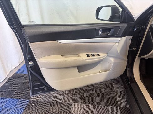 Used 2014 Subaru Outback 2.5i w/ Alloy Wheel Package AWD/4WD image 8