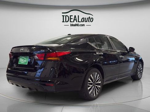 Used 2024 Nissan Altima 2.5 SV image 17